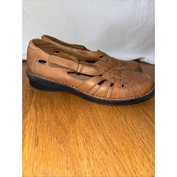 Clarks NIKKI COMMON Leather Sandal‎  Slip-On Flat Brown/Tan 6 M - Picture 3 of 7